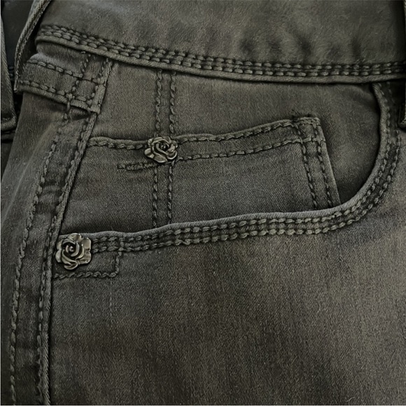 NWT. BOGO 2 Pairs of Rose Royce Premium Ariana & Brianna Boot Cut Jeans. W25.5 - Picture 8 of 16